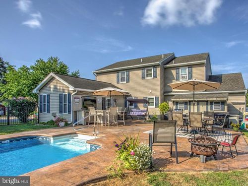 2 Brookfield Rd, LITITZ, PA, 17543-8886 | Card Image