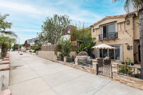 351 30th St, Hermosa Beach, CA, 90254 | Card Image