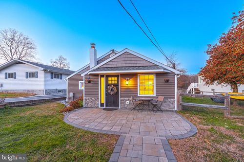 1920 Poplar Rd, ESSEX, MD, 21221-6122 | Card Image