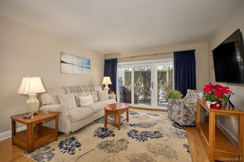 1 Huntington Cir, Peekskill, NY, 10566-2555 | Card Image