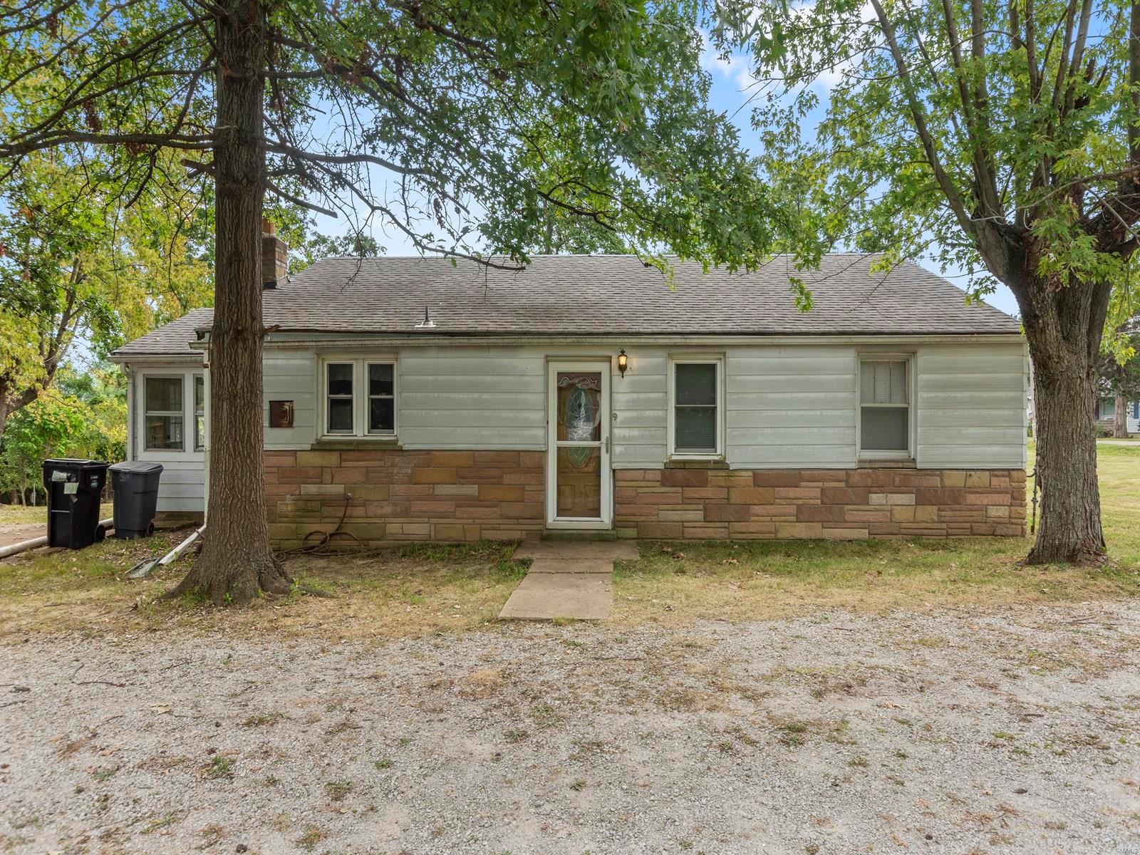 East Ln, Saint Louis, MO 63128