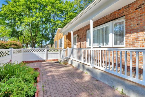 23 4th St, Moriches, NY, 11955-1004 | Card Image