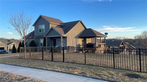 13803 Knipp St, Bonner Springs, KS, 66012-7815 | Card Image