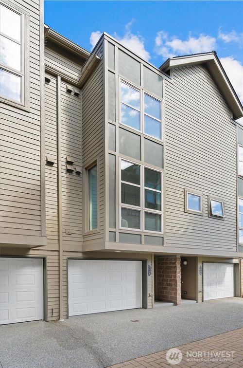 b-718 Nob Hill Ave N, Seattle, WA, 98109-4107 | Card Image