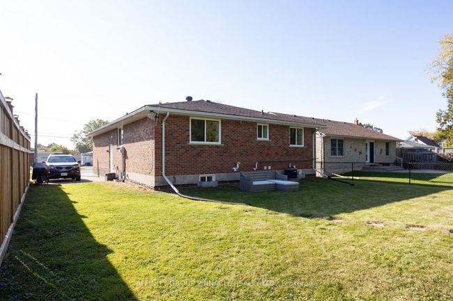44 St David St, House other with 5 bedrooms, 2 bathrooms and 4 parking in Lindsay ON | Image 38