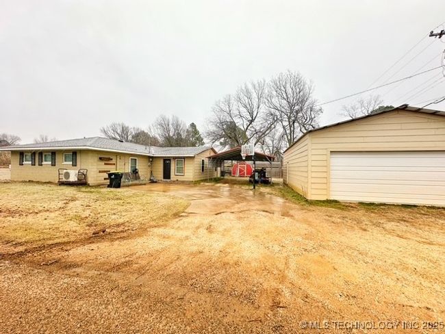 401 Diamond St, House other with 4 bedrooms, 2 bathrooms and null parking in Holdenville OK | Image 4