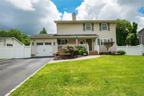 16 Tarkington Rd, Holbrook, NY, 11741-1512 | Card Image