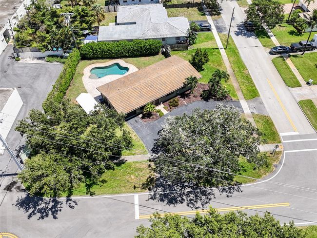 2141 Ne 49 Th St, House other with 3 bedrooms, 2 bathrooms and null parking in Lighthouse Point FL | Image 31