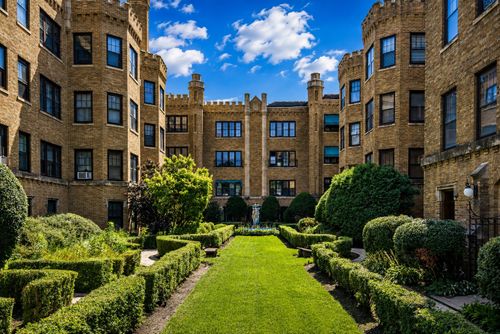1-2430 W Greenleaf Ave, Chicago, IL, 60645-3324 | Card Image