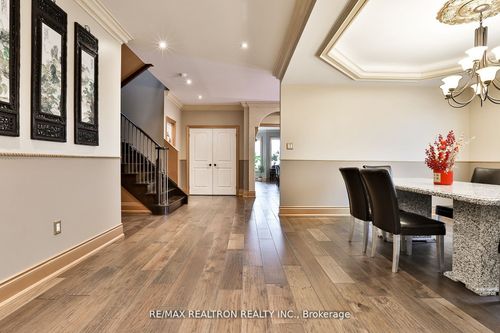 83 Elm Ave, Richmond Hill, ON, L4C6K8 | Card Image