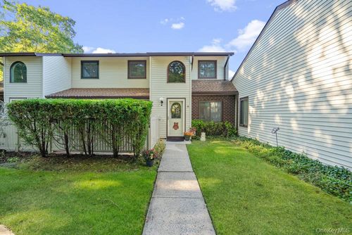 356 Clubhouse Ct, Coram, NY, 11727-4207 | Card Image