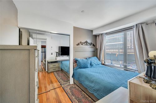 apt-301-30 31st St, Astoria, NY, 11102-5014 | Card Image