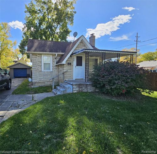 620 Maple St, Mount Morris, MI, 48458-1927 | Card Image