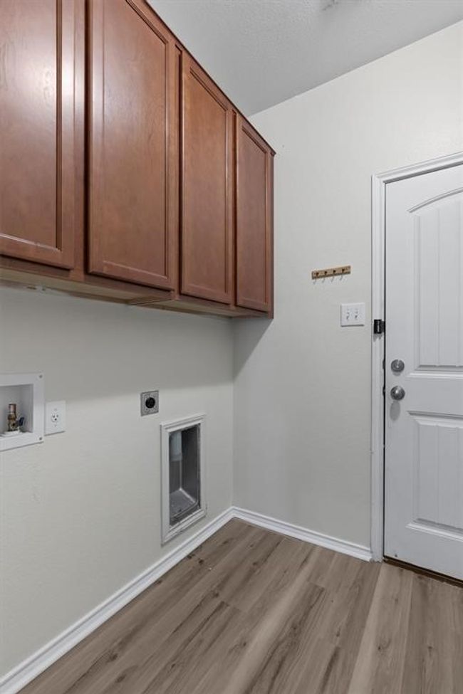 Laundry Room w/Cabinets | Image 13