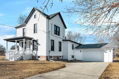 11 E 3rd St, El Paso, IL, 61738-1100 | Card Image