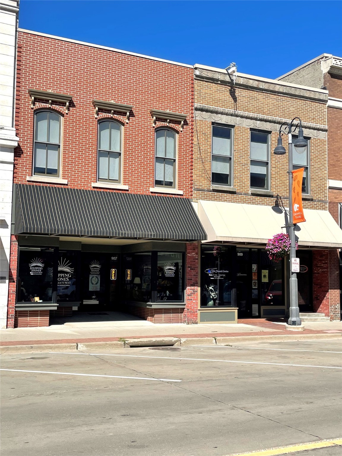 907 Main St, Grinnell, IA 50112