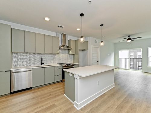 apt-518-2500 Longview St, Austin, TX, 78705-4349 | Card Image