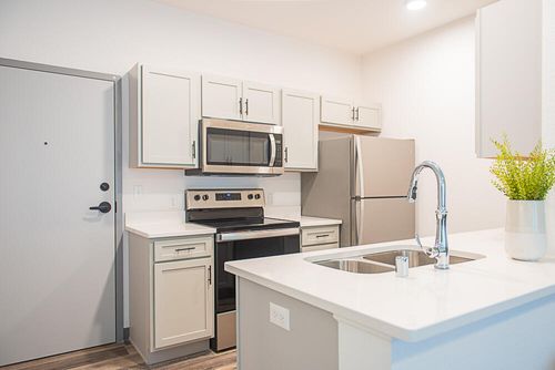 2075 N Cambridge Ave, Milwaukee, WI, 53202-1040 | Card Image