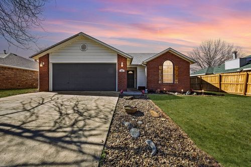 803 S Liberty Dr, Fayetteville, AR, 72701-7452 | Card Image