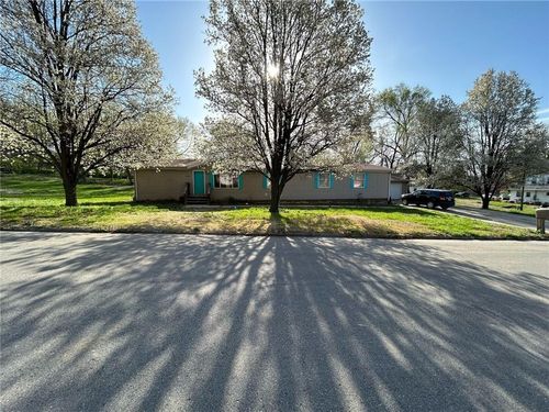 1016 Ash St, Atchison, KS, 66002-1358 | Card Image