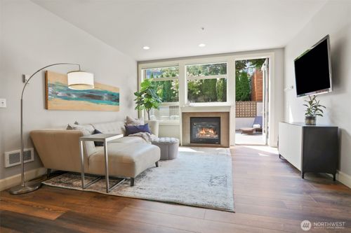 apt-217-61 Pine St, Edmonds, WA, 98020-7242 | Card Image