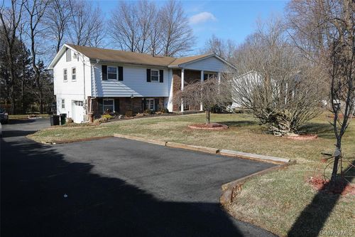 40 Bluefields Ln, Blauvelt, NY, 10913-1236 | Card Image