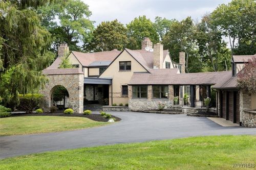 1005 E Main St, East Aurora, NY, 14052-2005 | Card Image