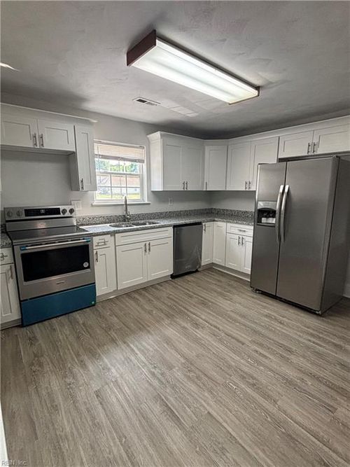 219 Gale Ave, Chesapeake, VA, 23323-3014 | Card Image