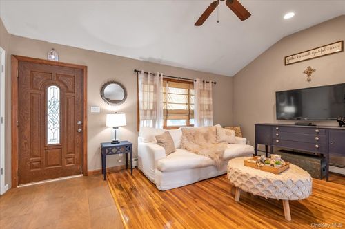 26 Cheshire Rd, Inwood, NY, 11096-1033 | Card Image