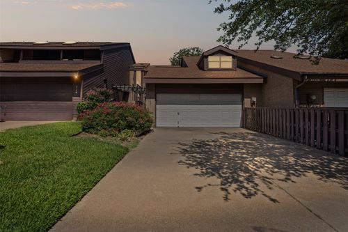 715 Oakwood Trl, Fort Worth, TX, 76112-1608 | Card Image