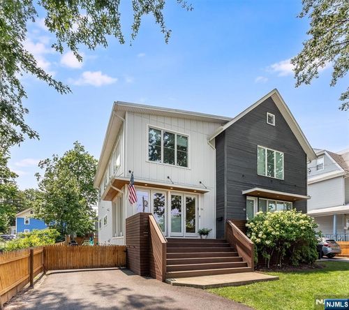 8 Willard Pl, Montclair, NJ, 07042-4008 | Card Image