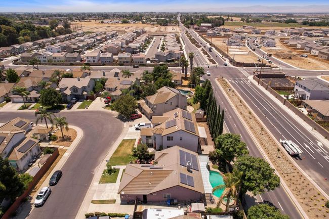 573 Fribourg Ln, House other with 3 bedrooms, 2 bathrooms and null parking in Manteca CA | Image 44