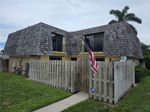 34 Lake Arbor Dr, Palm Springs, FL, 33461-2152 | Card Image