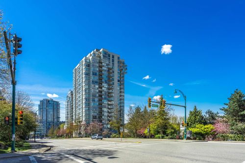 904 - 235 Guildford Way, Condo with 2 bedrooms, 1 bathrooms and 1 parking in Port Moody BC | Card Image