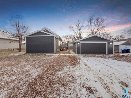 317 3rd Ave Ave, Lennox, SD, 57039 | Card Image