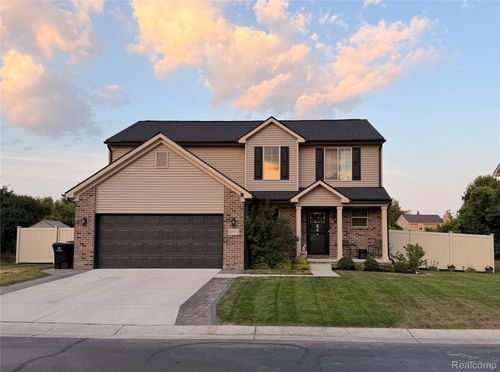 26921 Cedar Run Ct, Woodhaven, MI, 48183-4477 | Card Image