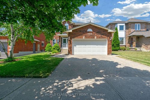 202 Bridgewater Ave, Whitby, ON, L1R1X3 | Card Image