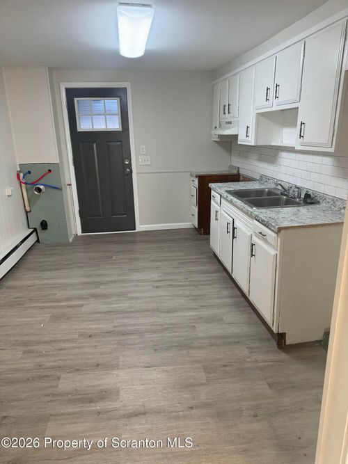 513 Oak St, Old Forge, PA, 18518-1622 | Card Image