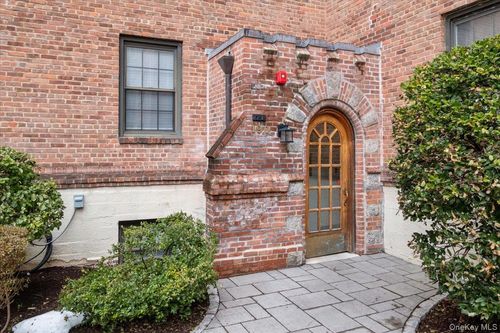 3r-190 Garth Road, Scarsdale, NY, 10583 | Card Image