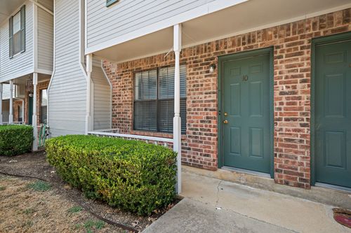 a10-929 W Hickory St, Denton, TX, 76201-9101 | Card Image