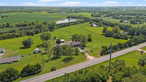 17739 Eisenhower Rd, Leavenworth, KS, 66048-7377 | Card Image