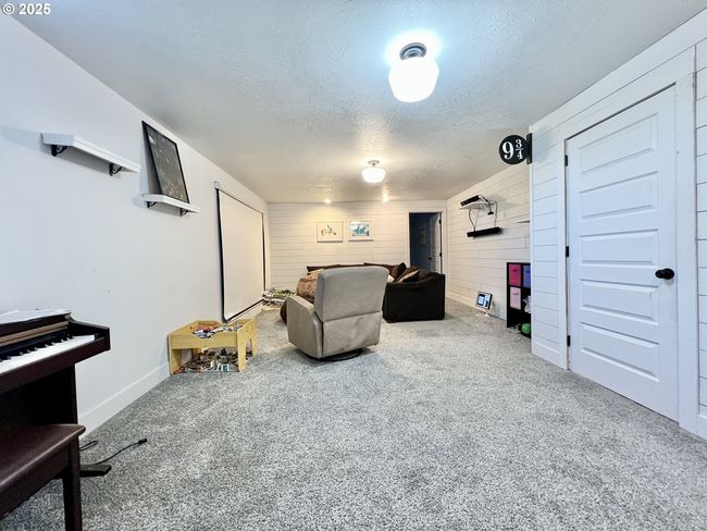 1082 E Highland Ave, House other with 5 bedrooms, 3 bathrooms and 2 parking in Hermiston OR | Image 36