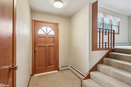 909 S 5th St, Knoxville, IA, 50138-2107 | Card Image