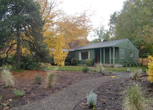 843 Hillview Dr, Ashland, OR, 97520-3517 | Card Image