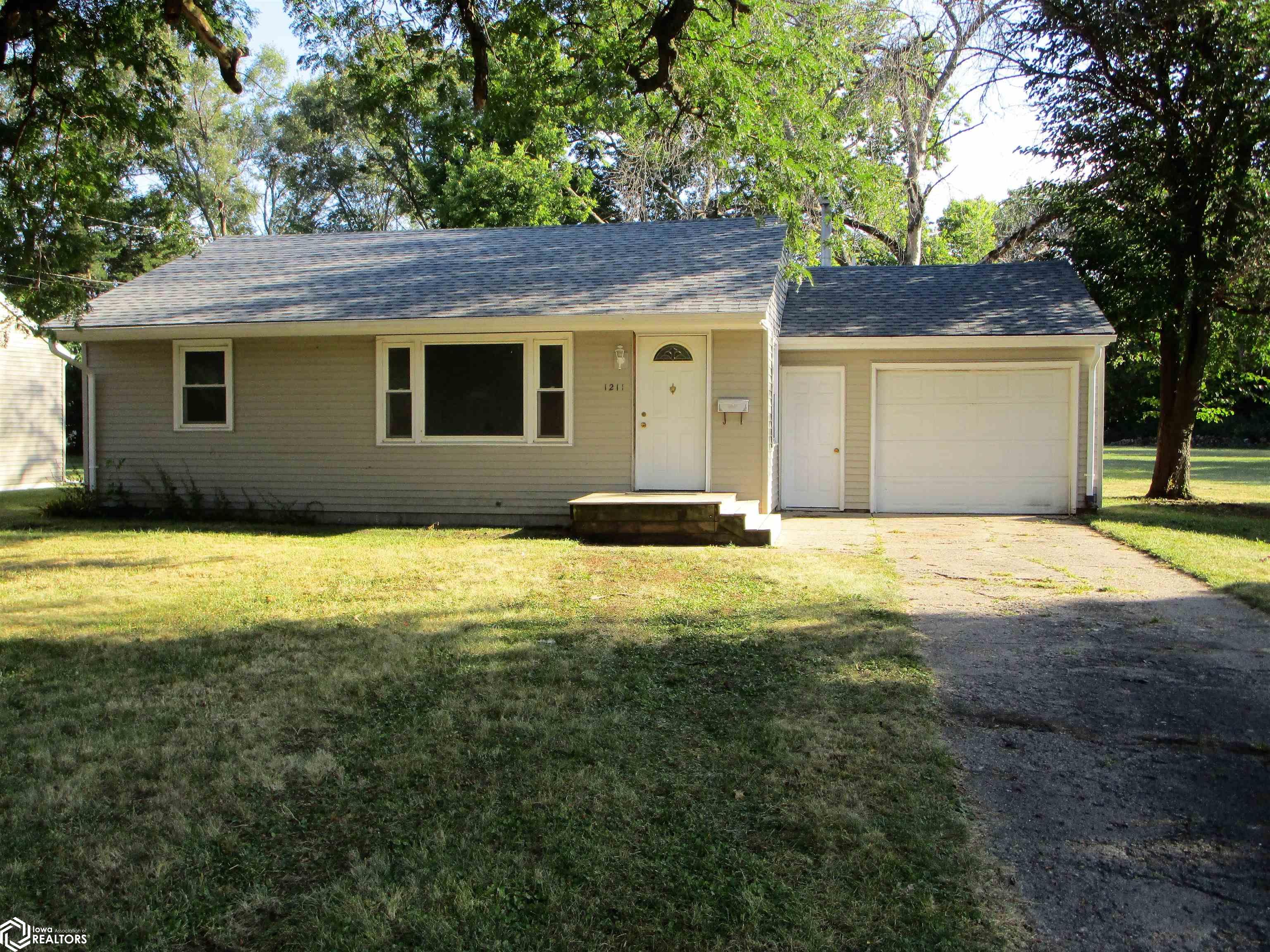 Ellis Ave, Iowa Falls, IA 50126