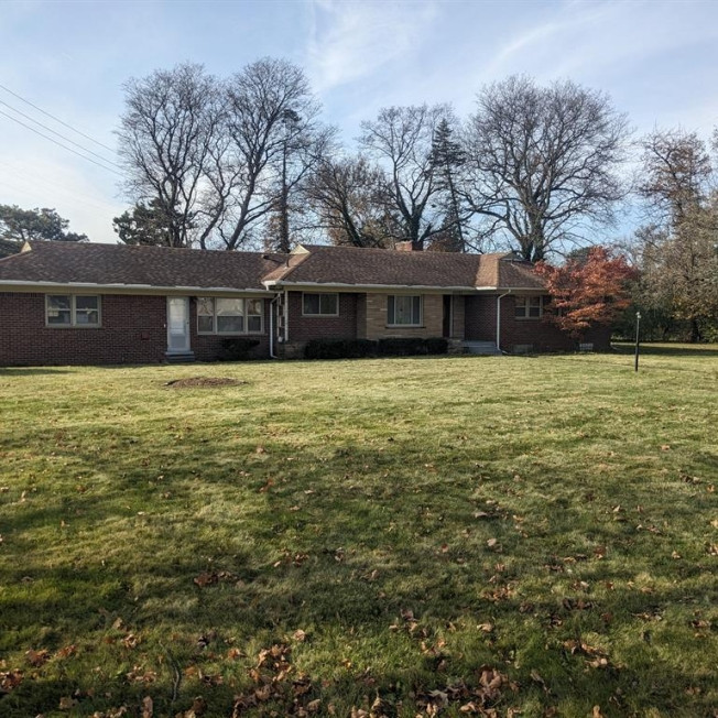 Rainbow Dr, Lathrup Village, MI 48076