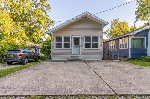 810 1/2 Woodland Ter, Valparaiso, IN, 46383-1155 | Card Image