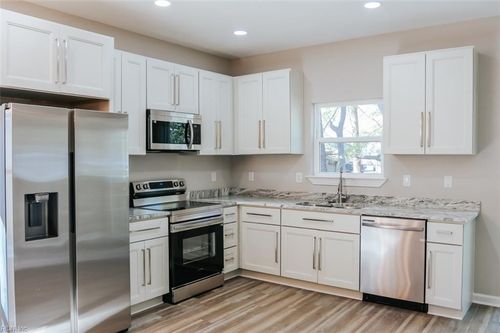 404 Hogart St, Franklin, VA, 23851-2532 | Card Image