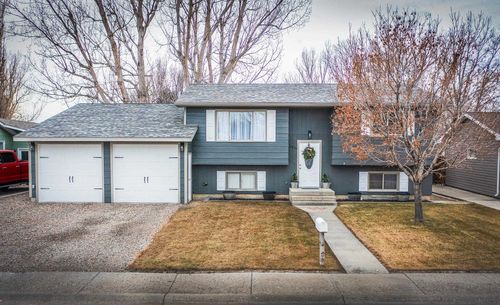 1824 Crimson St, Worland, WY, 82401-4203 | Card Image