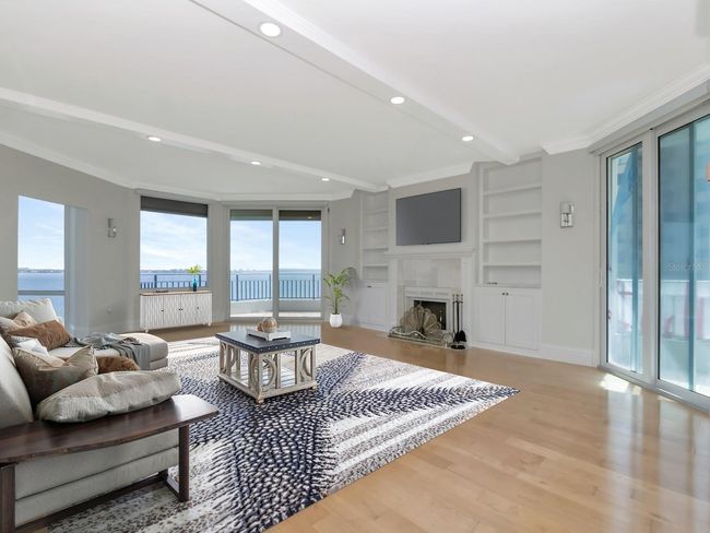 Living Room | Image 9